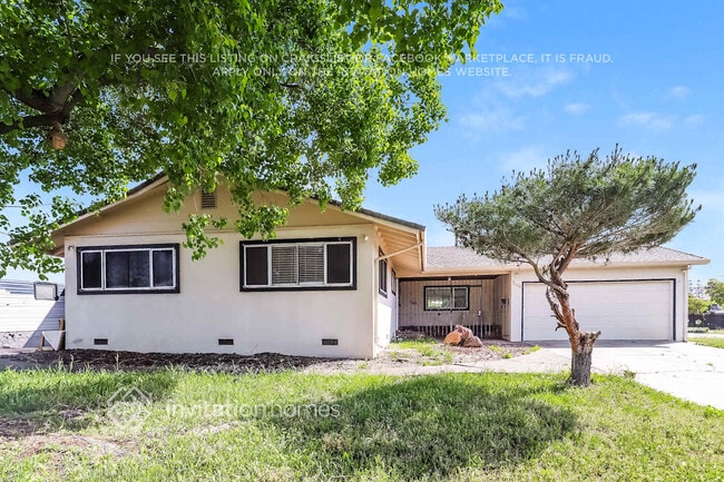 Building Photo - 7000 Carriage Dr