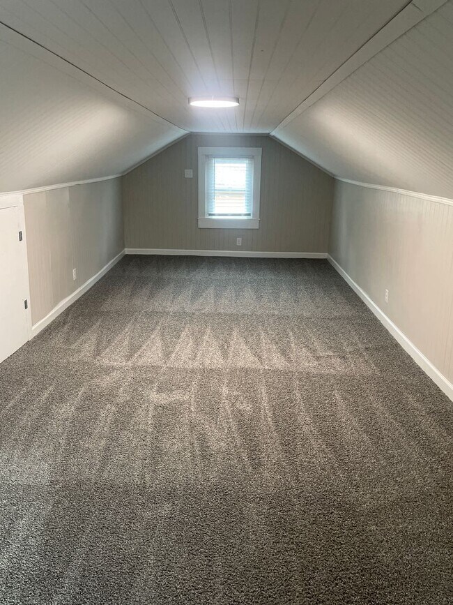 Building Photo - 4891 Doris St