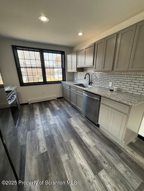 Building Photo - 901 S Valley Ave