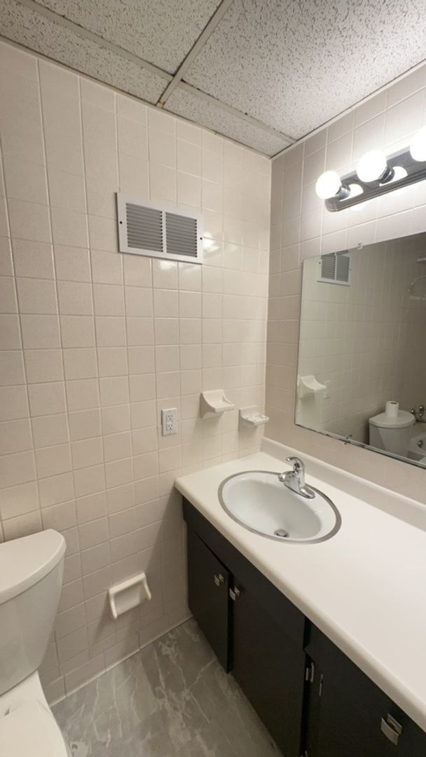 Building Photo - University Towers- 1bd/1ba Apartment Available for Fall 2026!