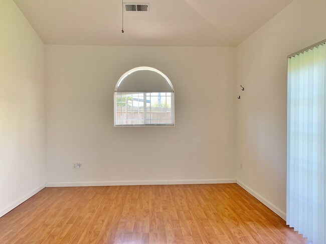 Building Photo - Charming 3 Bedroom Home in Hollister