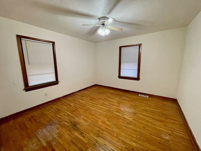 Building Photo - 2553 E. BENNETT ST. - NO PETS - CALL OFFIC...