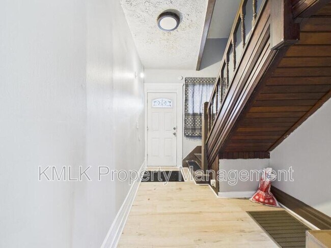 Building Photo - 635 Hazel St