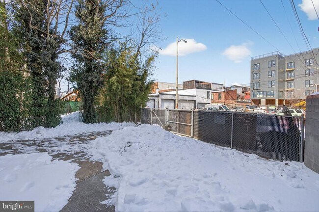 Building Photo - 1328 Maryland Ave NE