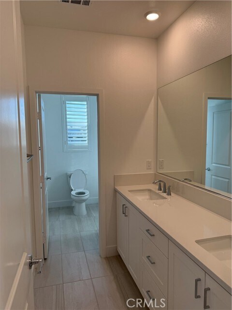 Building Photo - 1204 Hinnen Ave