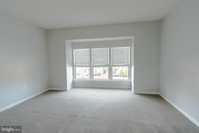 Building Photo - 530 Canton Ct