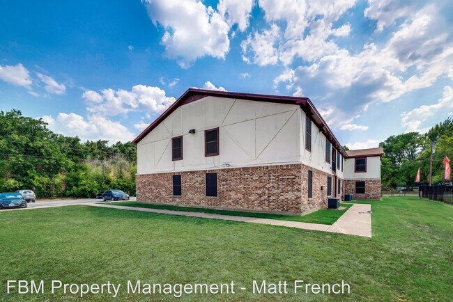 Building Photo - 1001 NE 3rd St