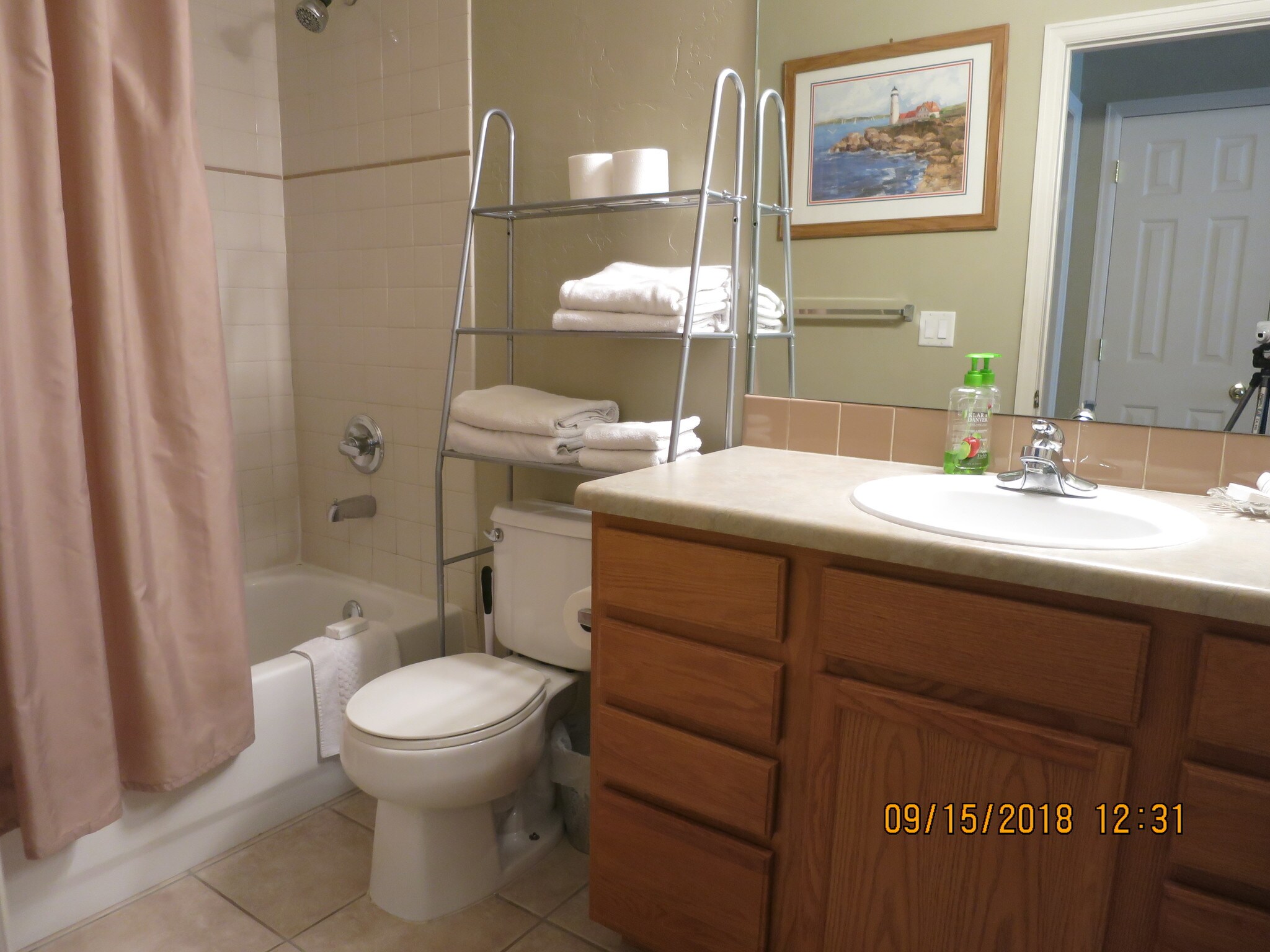 Full bathroom #1 - 2701 Midland Ave