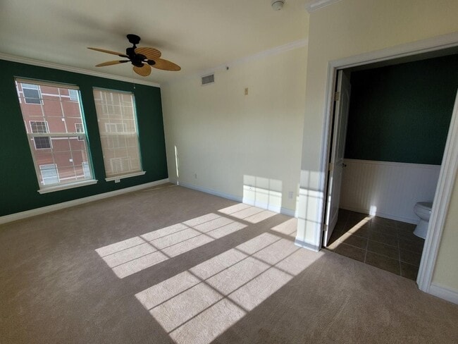 Building Photo - 2 Bed 2 Bath High-End Condo in Downtown Go...