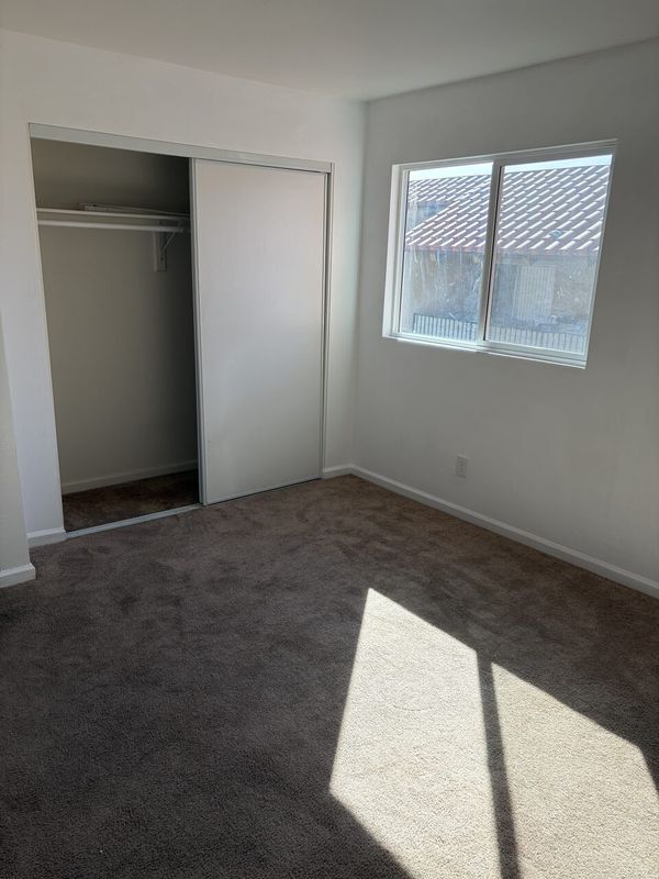 Building Photo - 2020 Guthrie St N