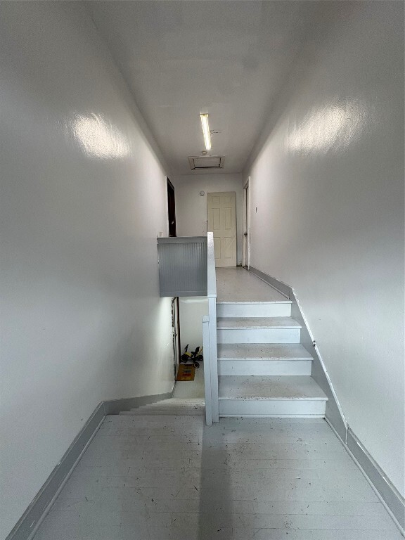 Building Photo - 364 Floral Ave