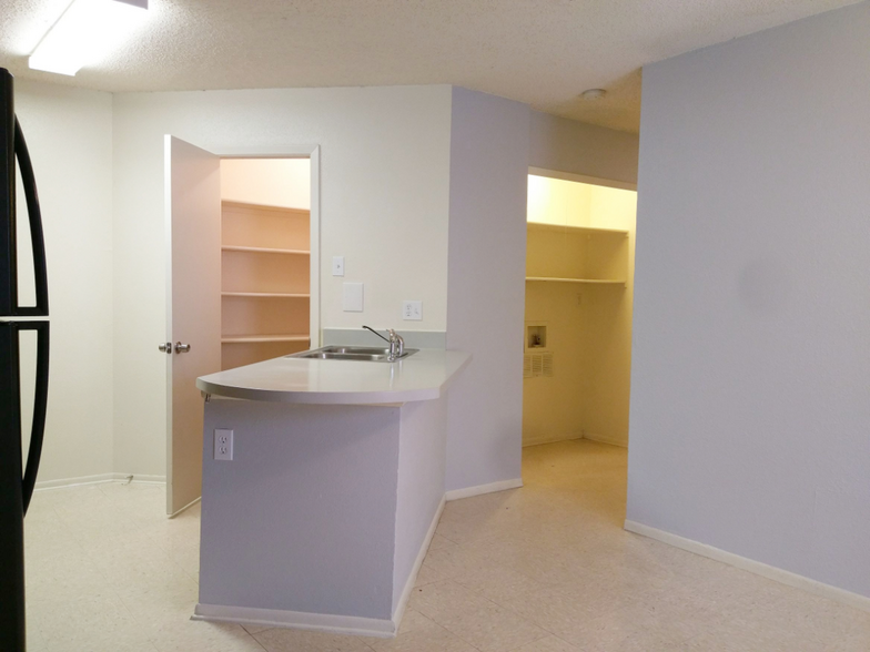 Walk-In Pantry &amp; Laundry Area - 2527 Corian Glen Dr