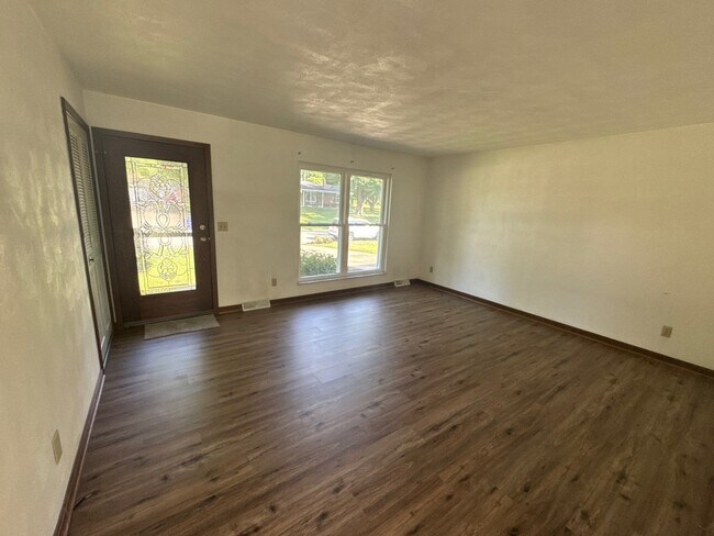 Building Photo - 1704 Twinbrook Dr