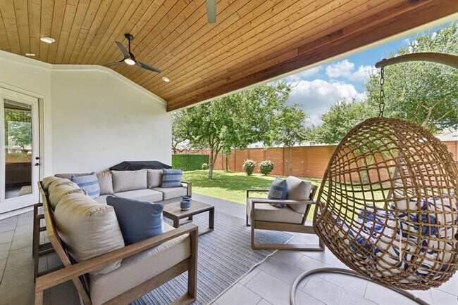 Building Photo - 1104 Scenic Oaks Dr