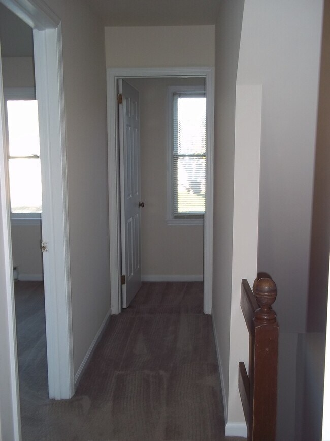 Building Photo - 223 Cross Keys Dr