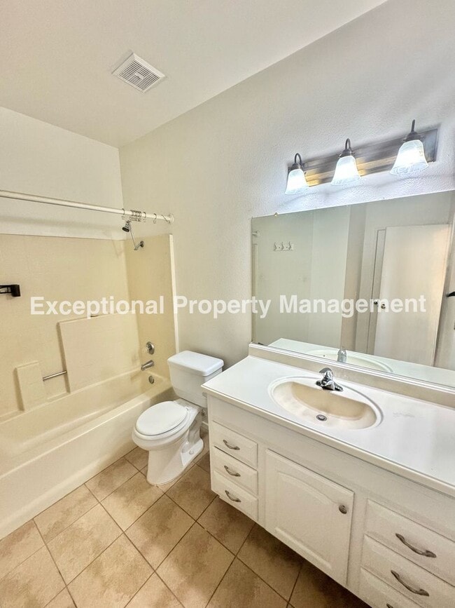 Building Photo - Ready to move in 2 bed 1 bath unit