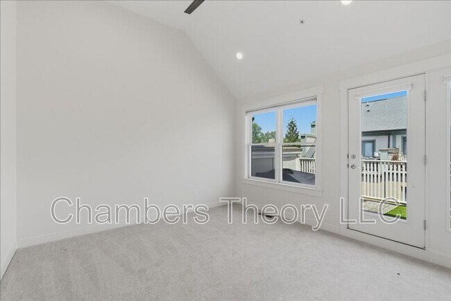 Building Photo - 2735 Linden Ln