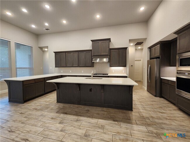 Building Photo - 1113 Carriage Loop