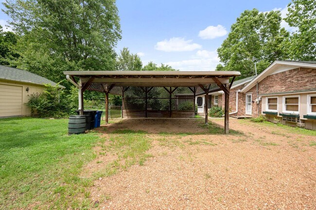 Building Photo - Beautiful Brick Ranch Home in Franklin