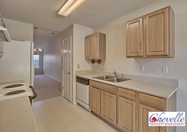 Building Photo - 307 Summit Townes Way