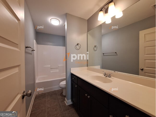 Building Photo - 2449 Boulder Rd SE