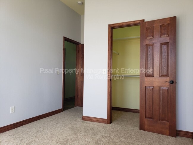 Building Photo - 329 Madison Pl Dr