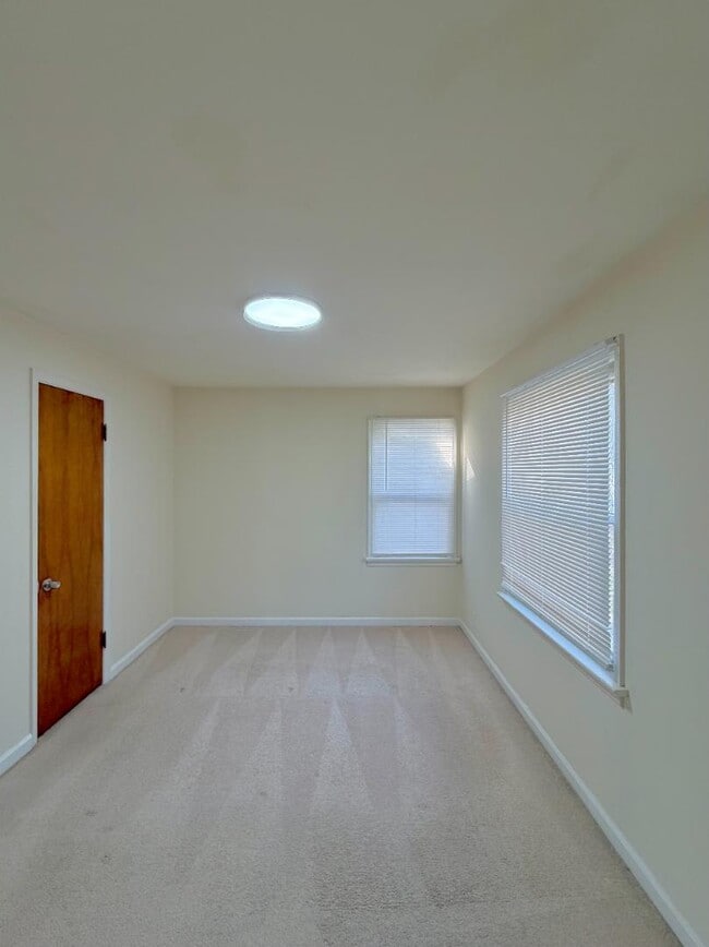 Building Photo - 1215 Bliss Dr