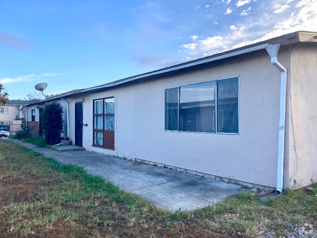 Building Photo - 4460 Clairemont Mesa Blvd