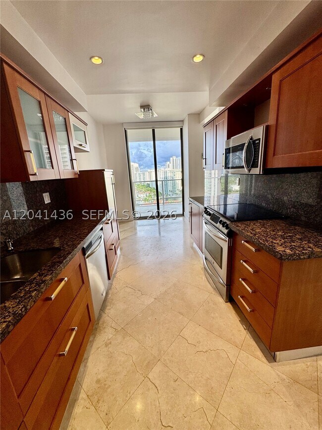Building Photo - 19500 Turnberry Way