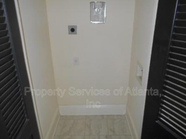 Building Photo - 943 N Ormewood Park Dr SE