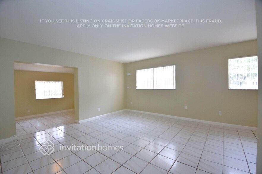 Building Photo - 5115 SW 112th Ave
