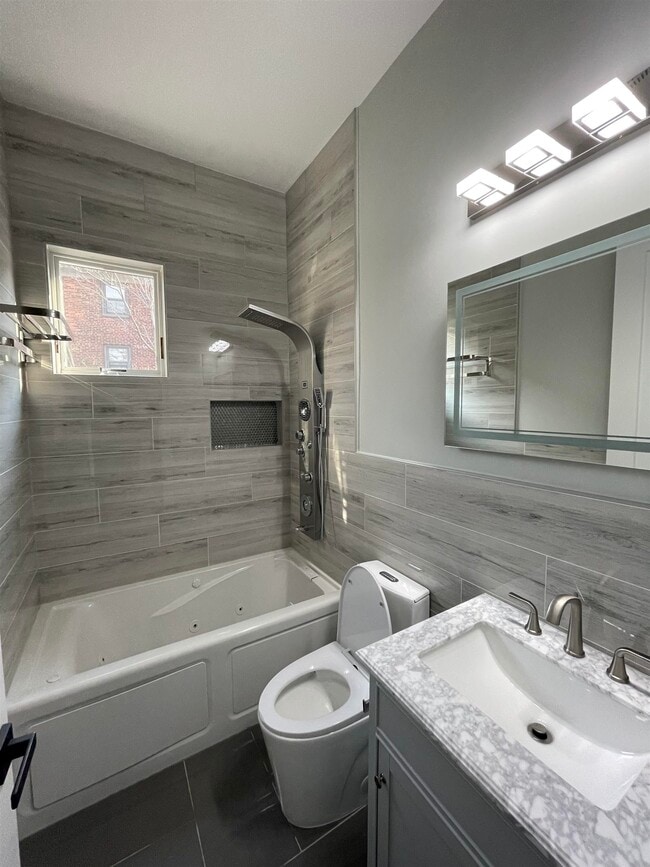 Building Photo - 31 Court House Pl