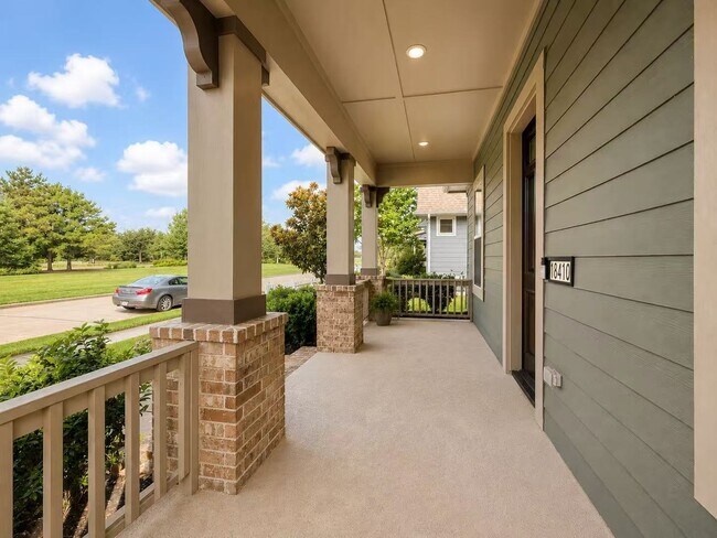 Building Photo - 18410 Central Creek Dr