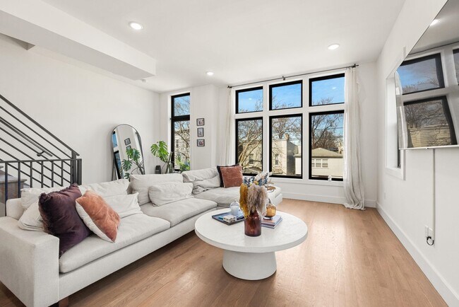 Building Photo - 121 Prospect St