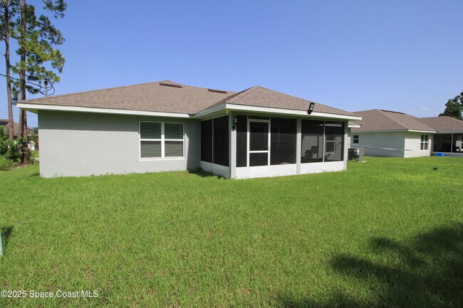 Building Photo - 338 Garvey Dr SW