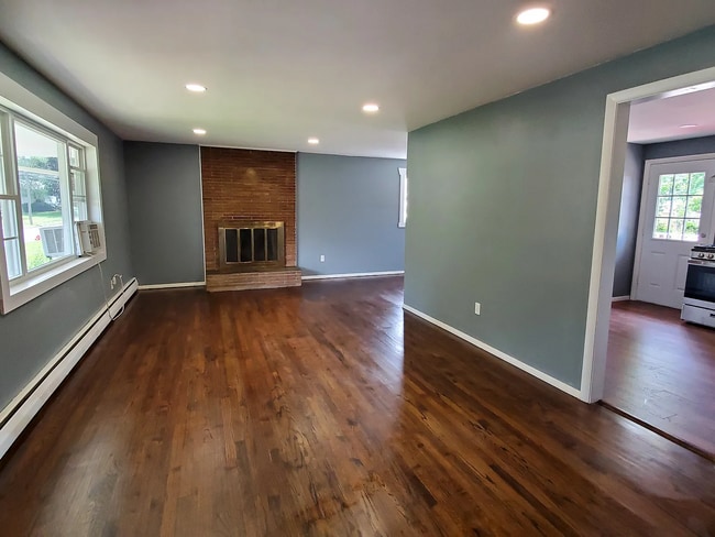 Building Photo - charming single-family home