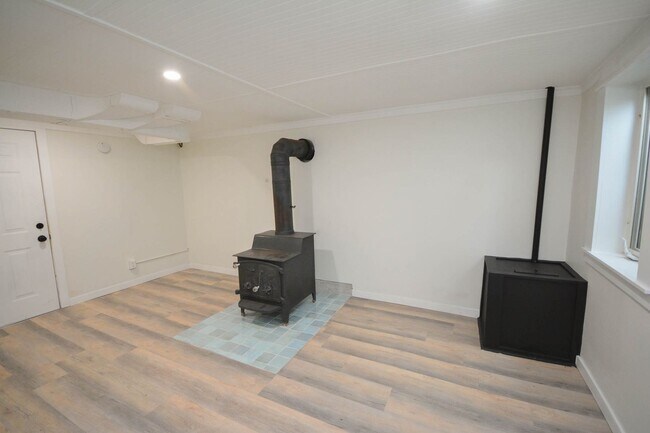 Building Photo - Fantastic Uptown home with amazing details throughout!
