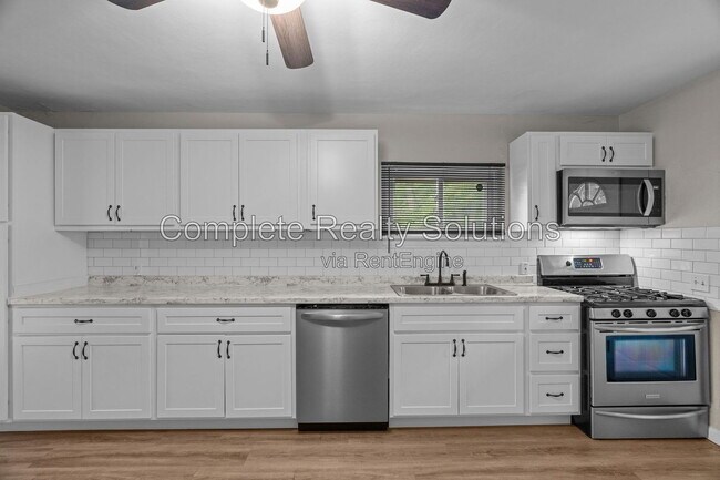 Building Photo - 201 Sadonia Ave