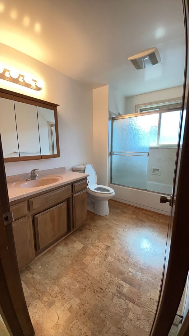 Building Photo - Lovely 3 Bedroom Home with Privacy and Pat...
