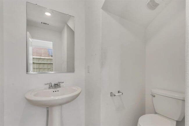 Building Photo - 231 Gabbro Gdns