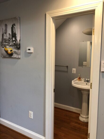 Building Photo - 734 Quincy St NW