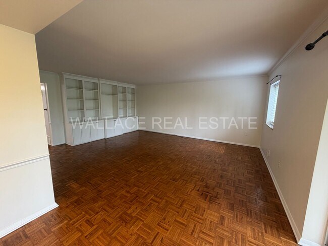 Building Photo - FANTASTIC 2 BEDROOM, 2 BATH CONDO IN THE HEART OF SEQUOYAH HILLS!!