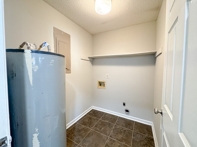 Building Photo - 8 Clayton Ln