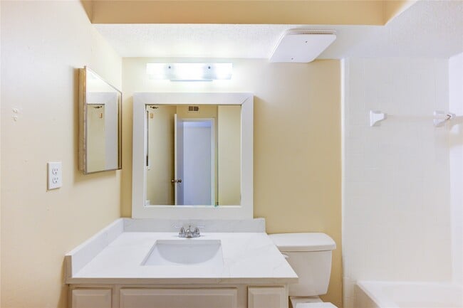 Building Photo - 6606 De Moss Dr