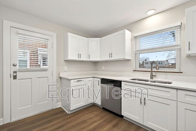 Building Photo - 405 Home Ave