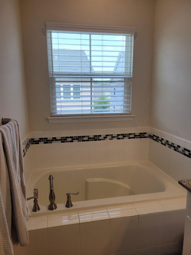 Building Photo - 510 Sapphire Dr