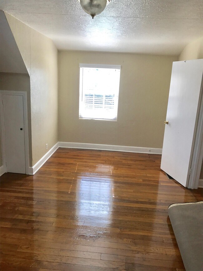 Building Photo - 6295 E Pea Ridge Rd