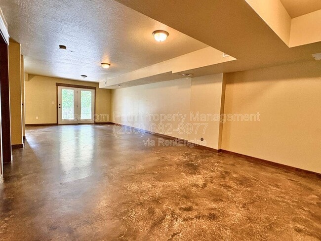 Building Photo - 23732 N Lakeview Blvd