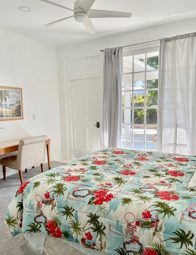 Master Bedroom with California King Bed - 335 Wailupe Cir