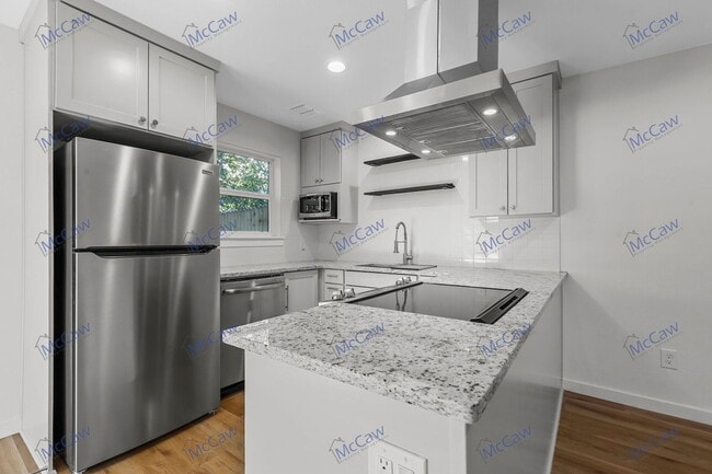 Building Photo - 2025 Grainger St